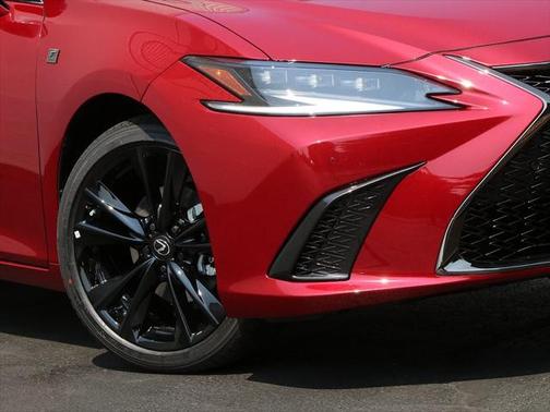 2025 Lexus ES 300h Base