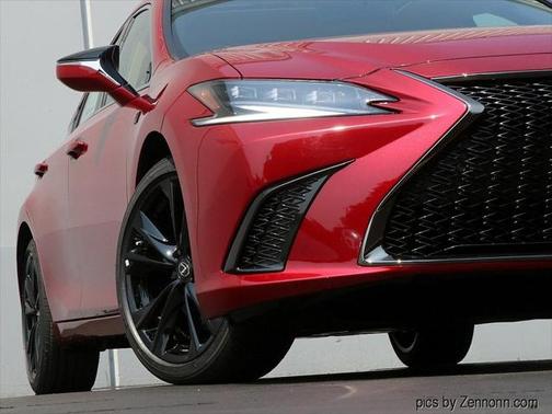 2025 Lexus ES 300h Base