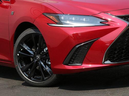 2025 Lexus ES 300h Base