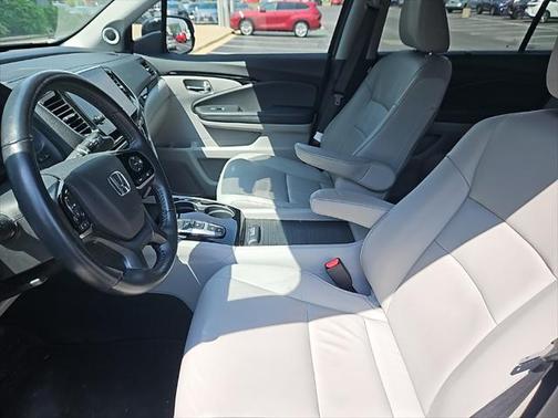 2022 Honda Pilot Touring 8-Passenger
