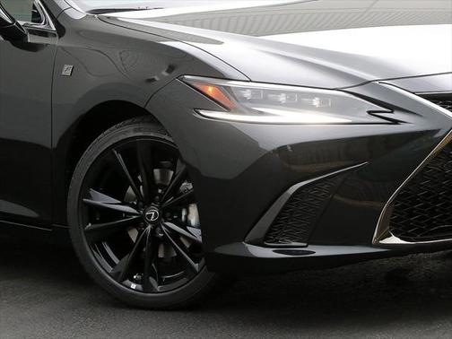 2025 Lexus ES 300h Base