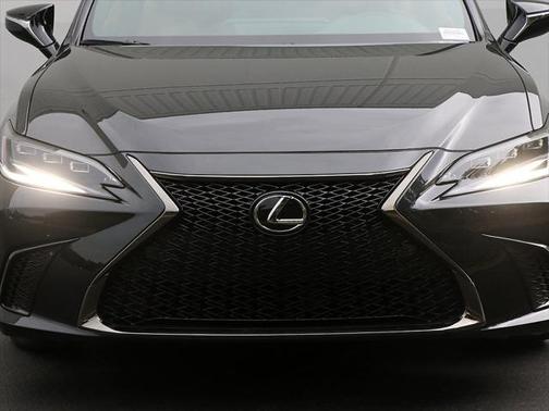 2025 Lexus ES 300h Base