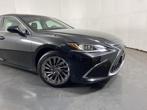 2024 Lexus ES 300h Luxury