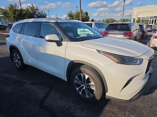 Wind Chill Pearl 2024 Toyota Highlander XLE