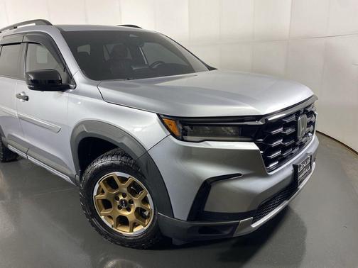 Lunar Silver Metallic 2024 Honda Pilot TrailSport