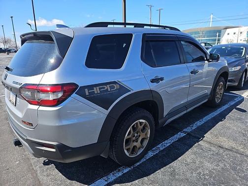 Lunar Silver Metallic 2024 Honda Pilot TrailSport