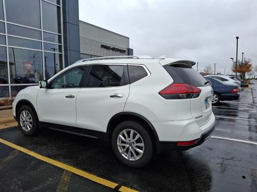 2017 Nissan Rogue SV