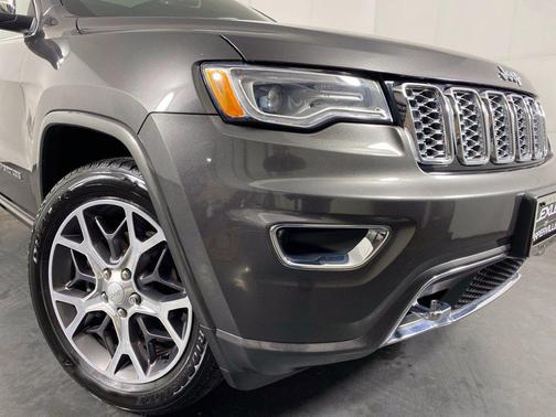 Granite Crystal Metallic Clearcoat 2019 Jeep Grand Cherokee Overland