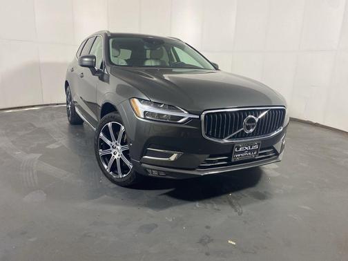 Gray Metallic 2018 Volvo XC60 T6 Inscription