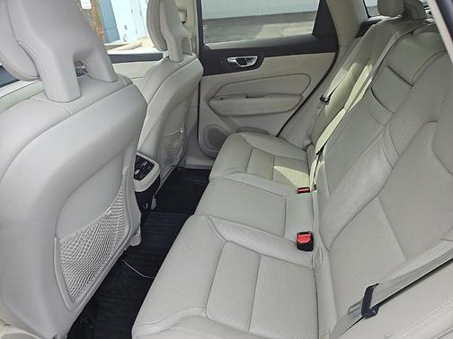 Gray Metallic 2018 Volvo XC60 T6 Inscription