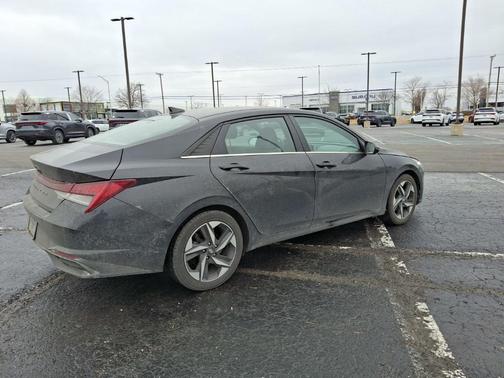 2022 Hyundai ELANTRA SEL