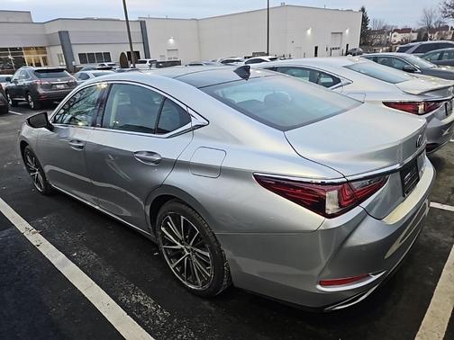 2023 Lexus ES 350 Base