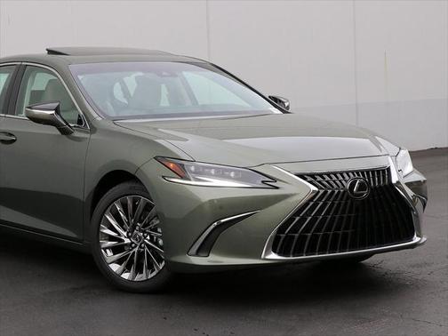 2025 Lexus ES 300h Ultra Luxury