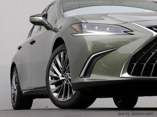 2025 Lexus ES 300h Ultra Luxury