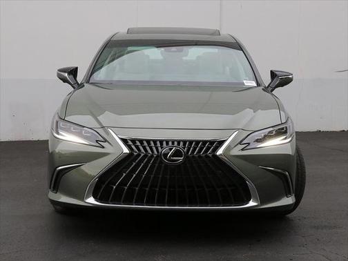 2025 Lexus ES 300h Ultra Luxury