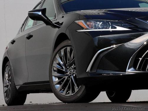 2025 Lexus ES 300h Luxury