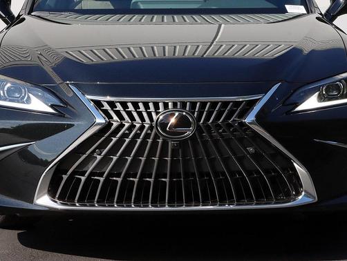 2025 Lexus ES 300h Luxury