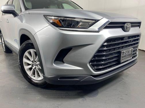 Celestial Silver Metallic 2025 Toyota Grand Highlander XLE