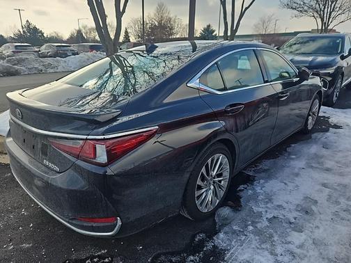 2023 Lexus ES 300h Luxury