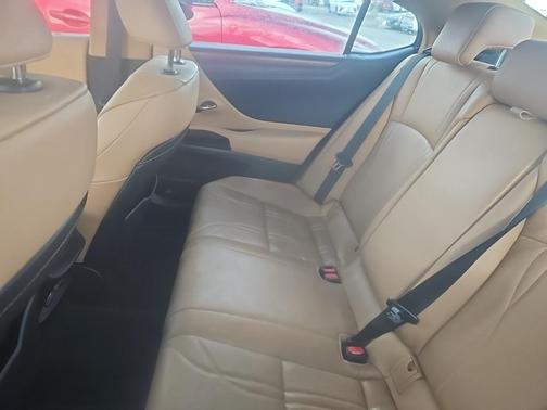 2023 Lexus ES 300h Luxury
