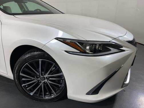 2024 Lexus ES 300h Base