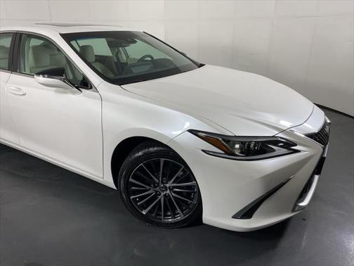 2024 Lexus ES 300h Base