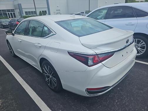 2024 Lexus ES 300h Base