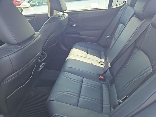 2025 Lexus ES 300h Ultra Luxury