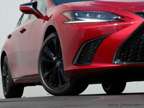 2025 Lexus ES 300h Base