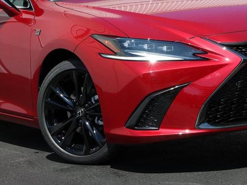 2025 Lexus ES 300h Base