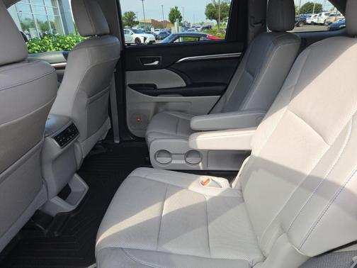 Blizzard Pearl 2015 Toyota Highlander Limited Platinum