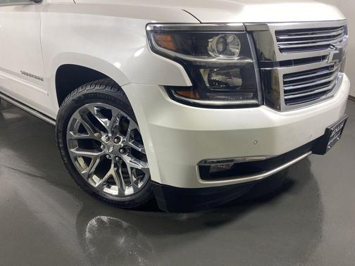 Iridescent Pearl Tricoat 2019 Chevrolet Suburban Premier