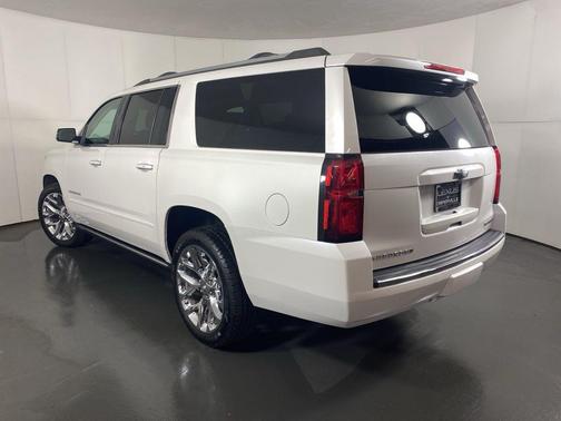 Iridescent Pearl Tricoat 2019 Chevrolet Suburban Premier