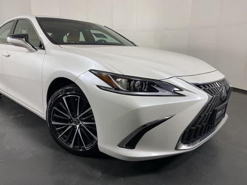 2025 Lexus ES 350 Base