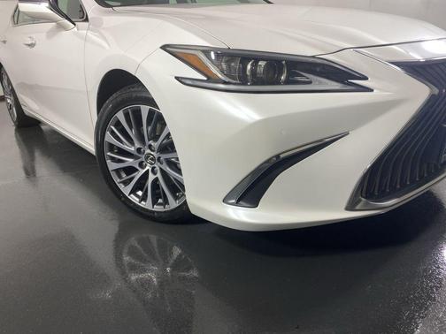 White Pearl 2020 Lexus ES 300h Base