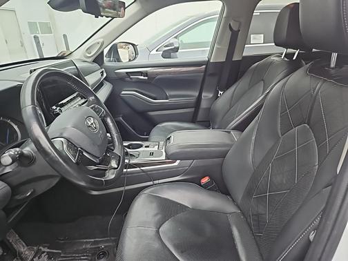 2021 Toyota Highlander Hybrid Platinum