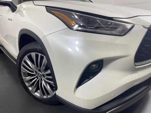 2021 Toyota Highlander Hybrid Platinum