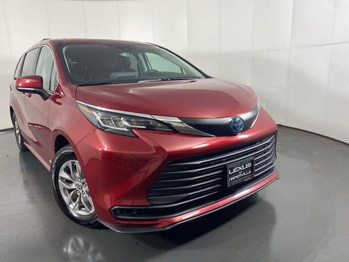 Ruby Flare Pearl 2021 Toyota Sienna LE