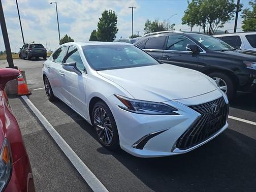 2025 Lexus ES 300h Ultra Luxury