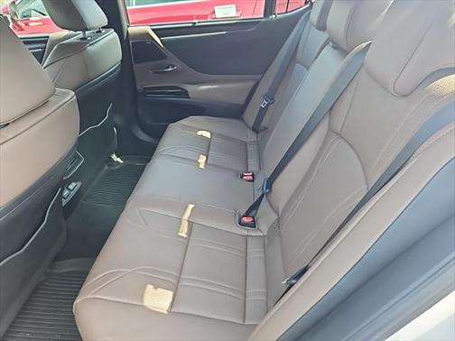 2025 Lexus ES 300h Ultra Luxury