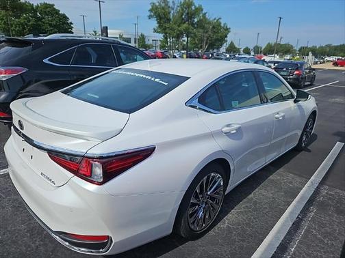 2025 Lexus ES 300h Ultra Luxury