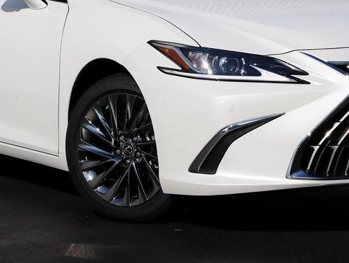 2025 Lexus ES 300h Luxury