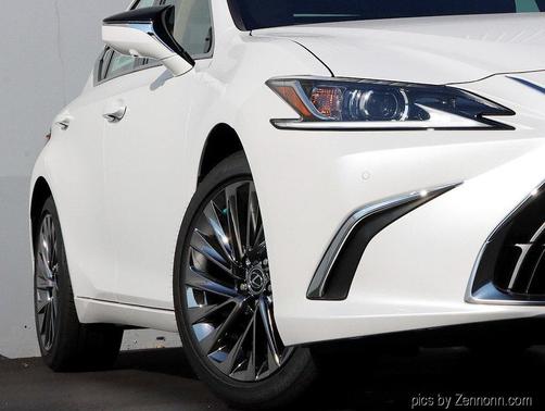 2025 Lexus ES 300h Luxury