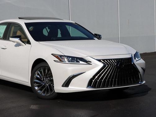 2025 Lexus ES 300h Luxury