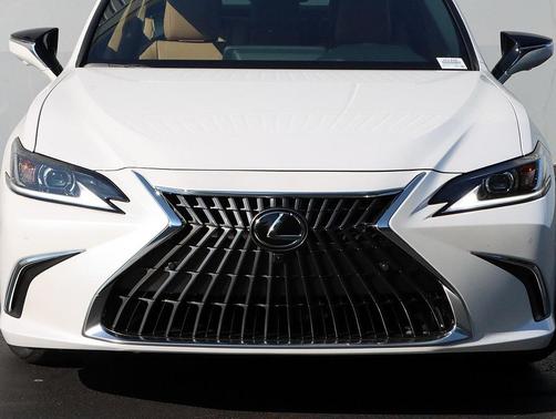 2025 Lexus ES 300h Luxury