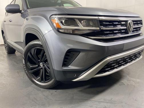 Platinum Gray Metallic 2022 Volkswagen Atlas 2.0T SE w/Technology 4MOTION