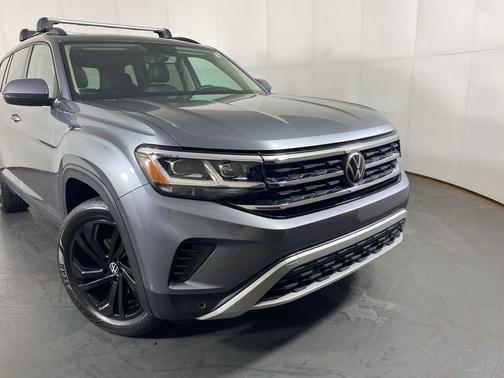 Platinum Gray Metallic 2022 Volkswagen Atlas 2.0T SE w/Technology 4MOTION
