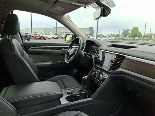Platinum Gray Metallic 2022 Volkswagen Atlas 2.0T SE w/Technology 4MOTION