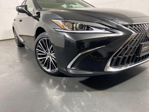 Caviar 2025 Lexus ES 300h Base