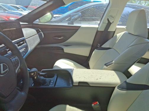 Caviar 2025 Lexus ES 300h Base